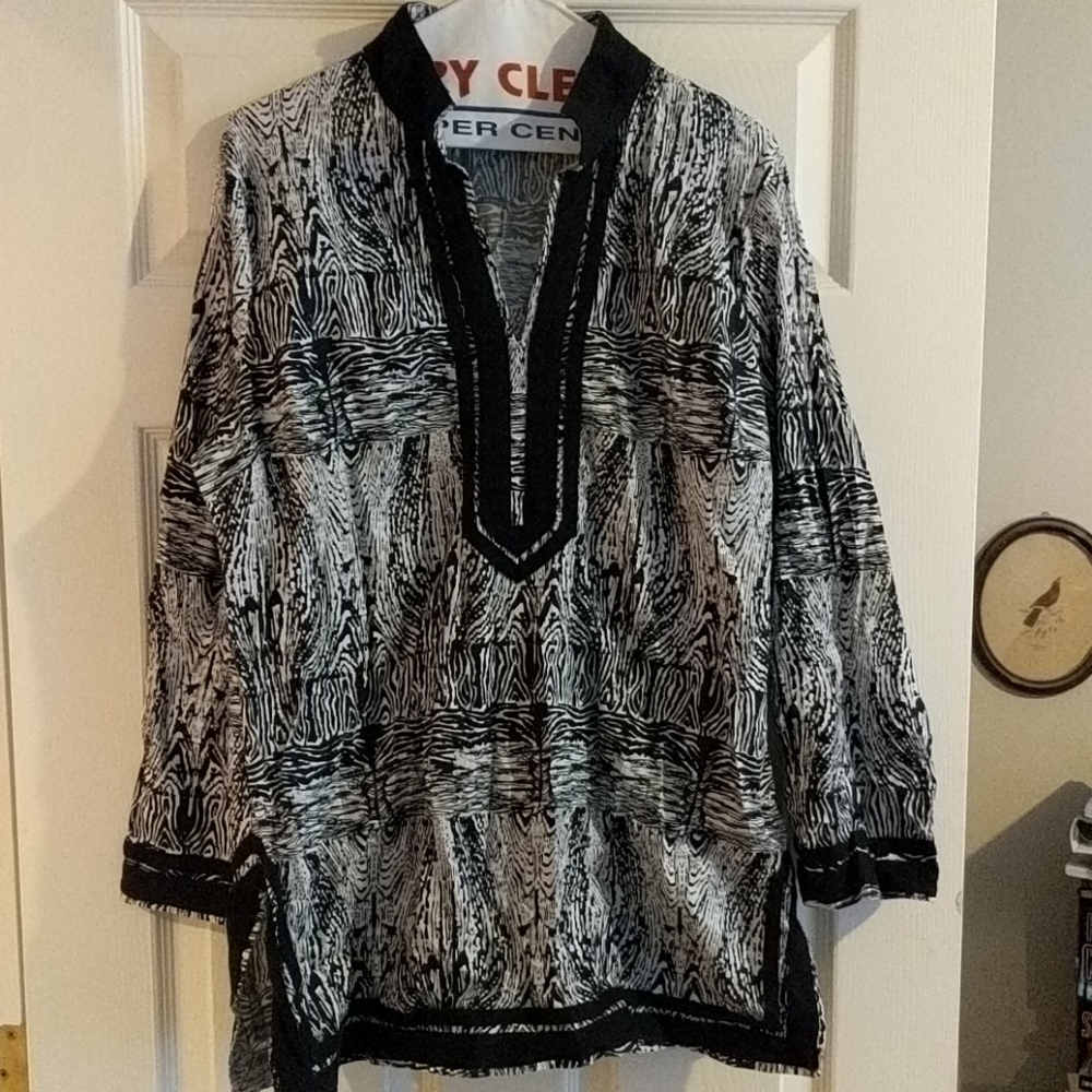 Dana Buchman black and white shirt size XL